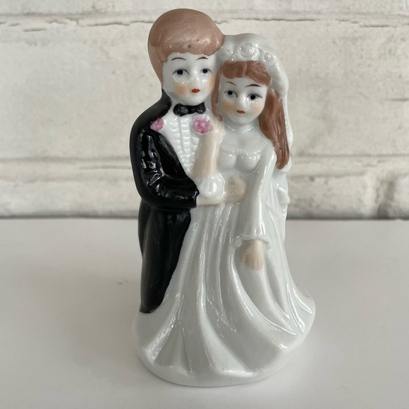 Bride and Groom Porcelain Figurine Cake Topper - Picture 2 of 9